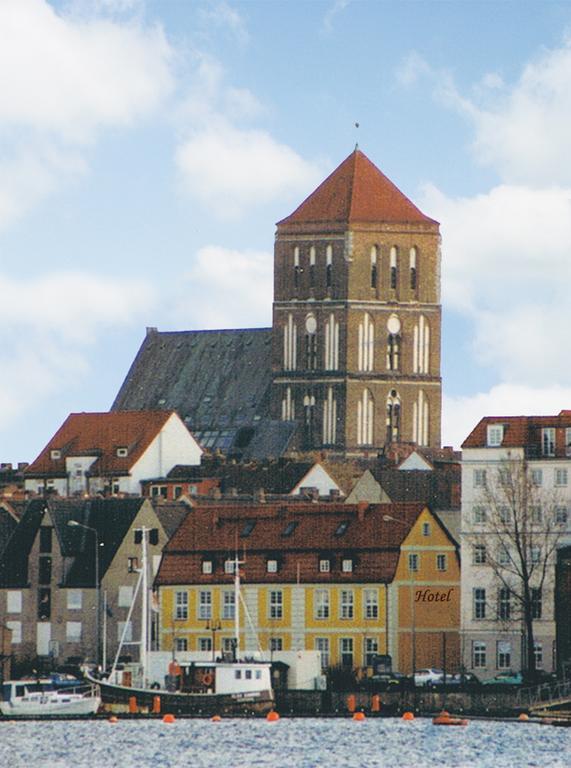 Hotel Altes Hafenhaus Rostock Ruang foto