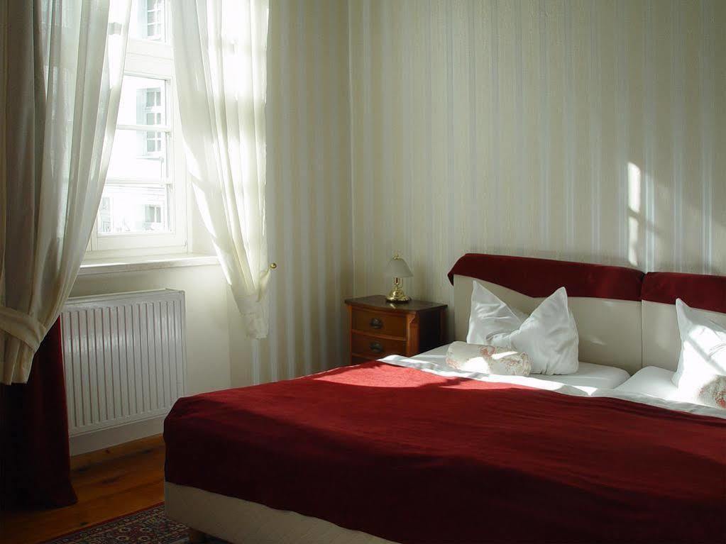 Hotel Altes Hafenhaus Rostock Bagian luar foto