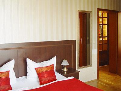 Hotel Altes Hafenhaus Rostock Bagian luar foto