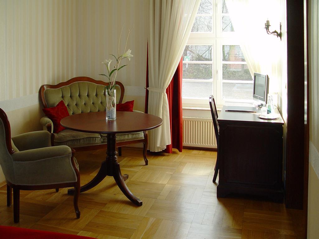 Hotel Altes Hafenhaus Rostock Ruang foto